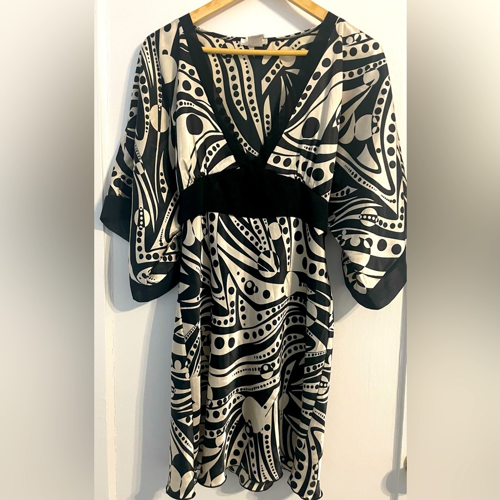 Women| Black and Gold Kimono Dress